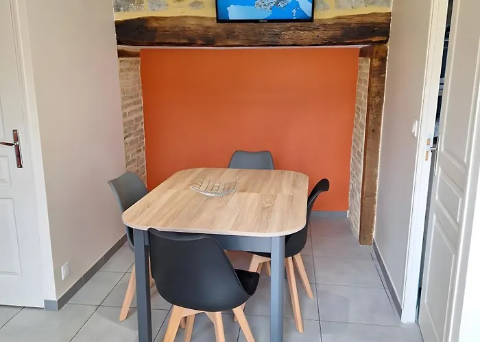 Le Pigeonnier Avec Jardin Clos * Miers